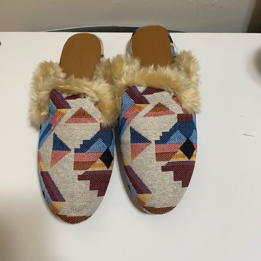 Universal Thread Multicolor Geometric Faux Fur Trim Slip-On Flats